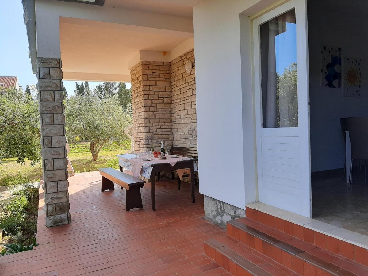 Family House Rebeka Apartment Ugljan Exterior foto