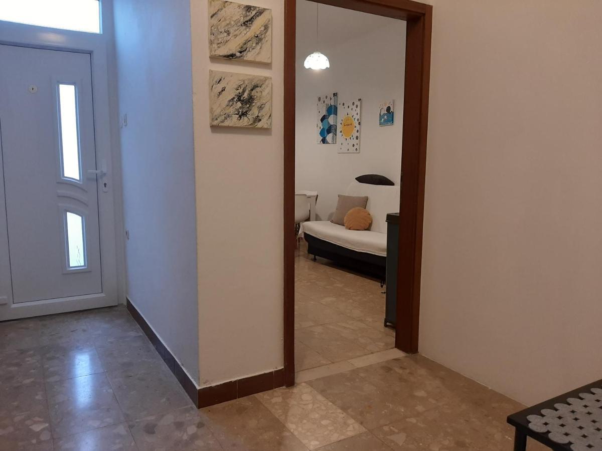 Family House Rebeka Apartment Ugljan Exterior foto