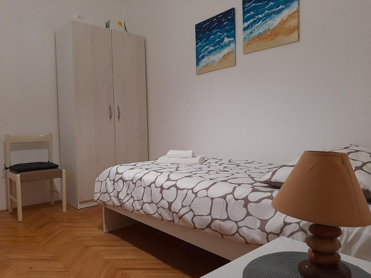 Family House Rebeka Apartment Ugljan Exterior foto