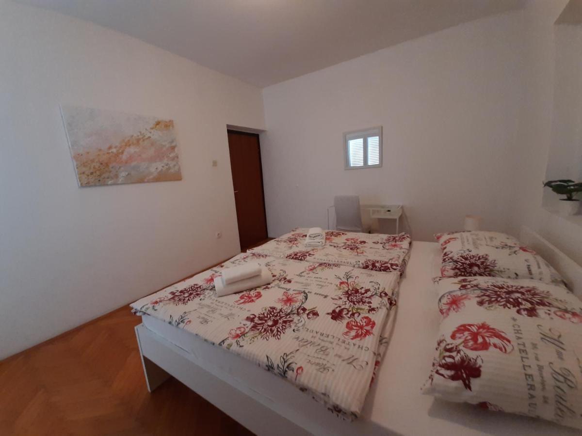 Family House Rebeka Apartment Ugljan Exterior foto