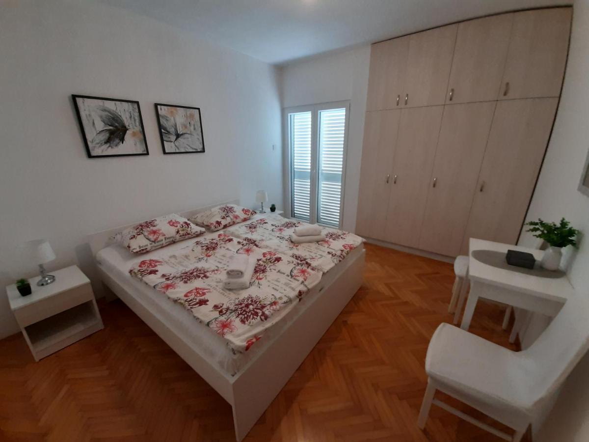 Family House Rebeka Apartment Ugljan Exterior foto
