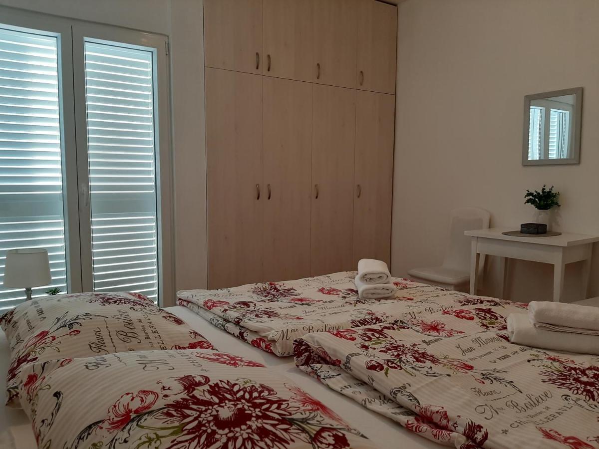 Family House Rebeka Apartment Ugljan Exterior foto
