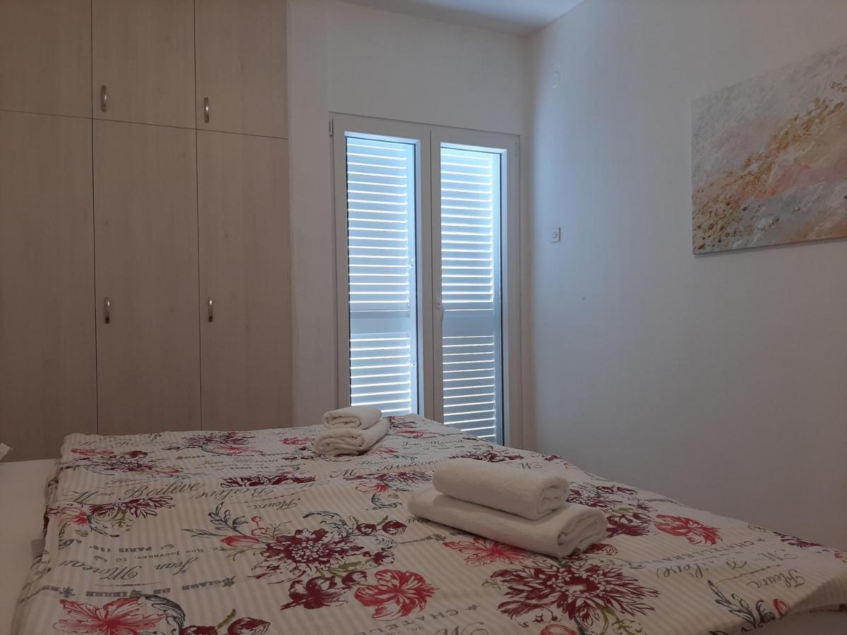 Family House Rebeka Apartment Ugljan Exterior foto