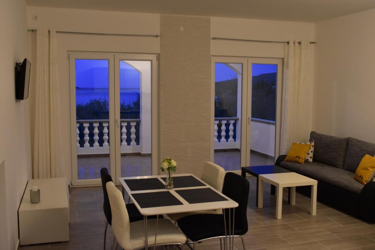 Family House Rebeka Apartment Ugljan Exterior foto