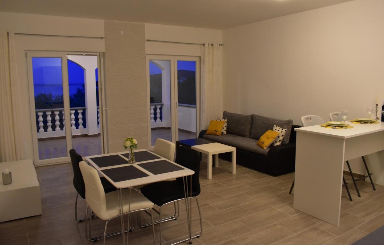 Family House Rebeka Apartment Ugljan Exterior foto