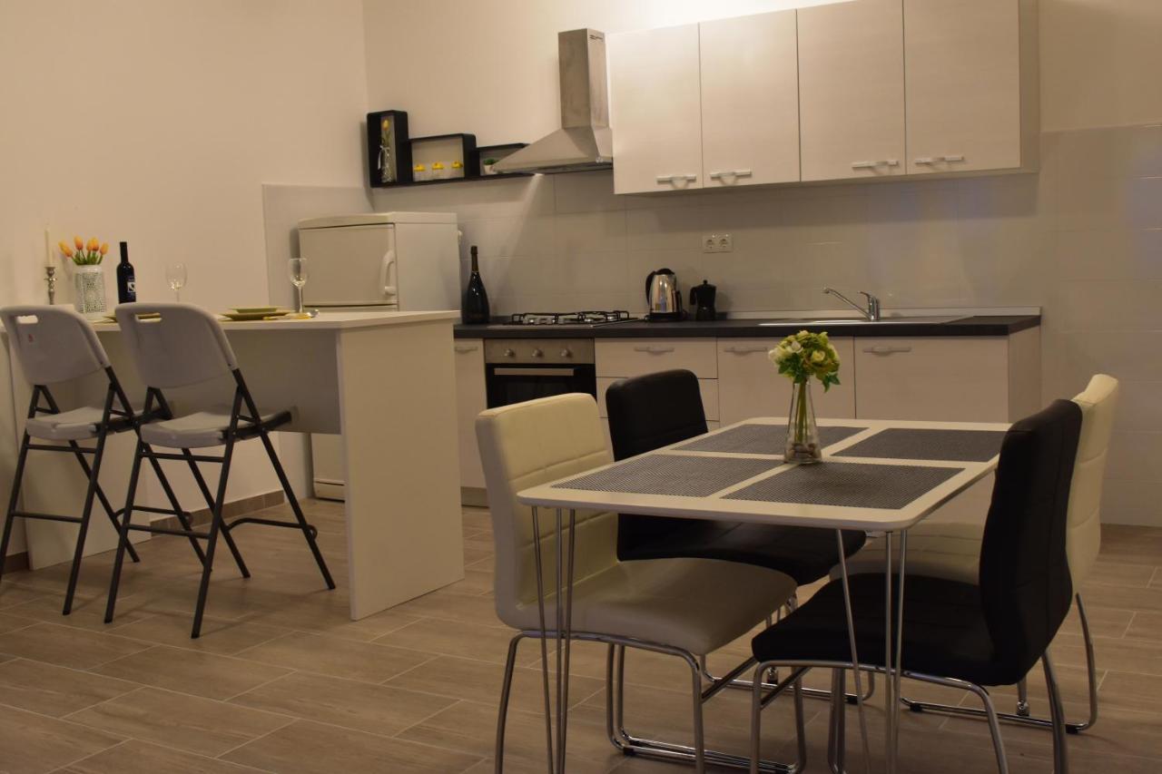 Family House Rebeka Apartment Ugljan Exterior foto