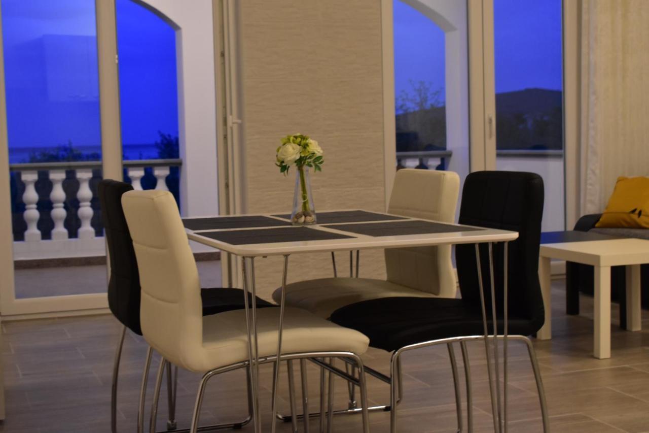 Family House Rebeka Apartment Ugljan Exterior foto