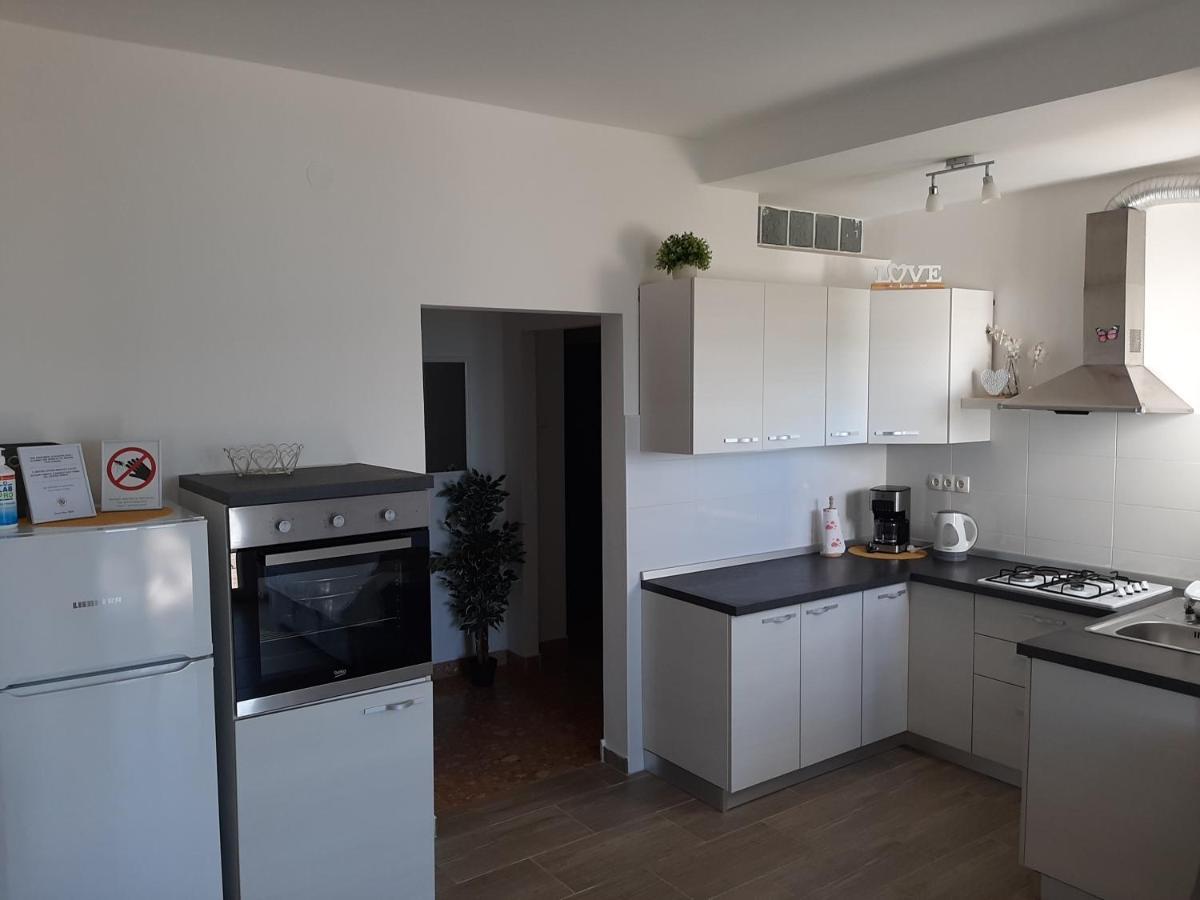 Family House Rebeka Apartment Ugljan Exterior foto